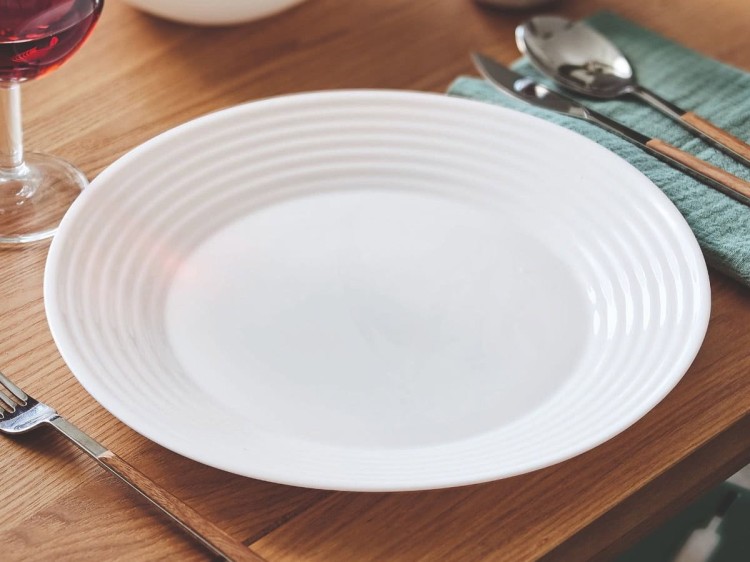 Serwis kawowo obiadowy dla 6 os 38 el czarno - biały Harena LUMINARC