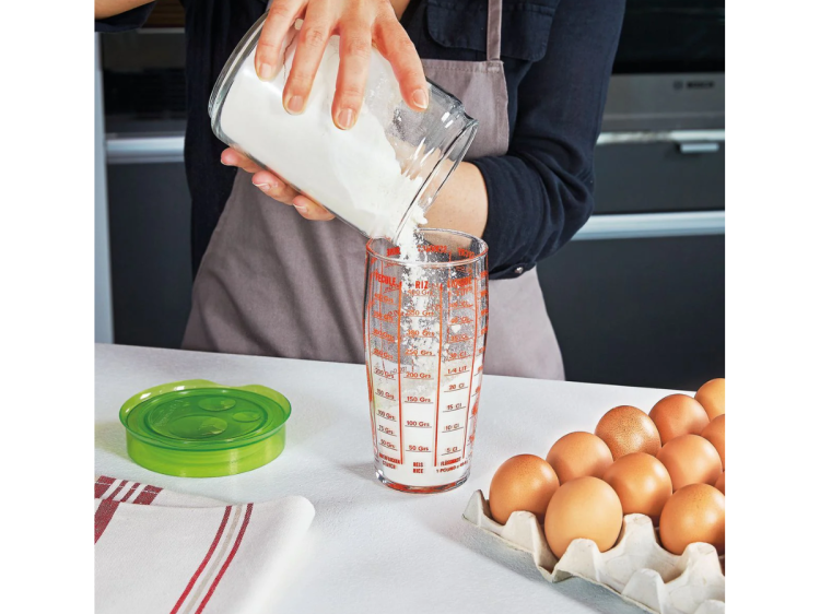 miarka kuchenna pyrex - przykladowe uzycie w kuchni.png