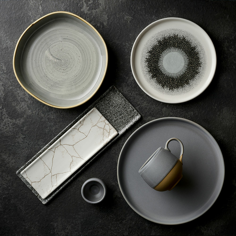 Talerz organiczny z wysokim rantem Stonecast Peppercorn Grey, 200mm