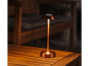 Bezprzewodowa lampka stolowa metalowa – miedziana (20,5 cm) Alva APS  (2).png
