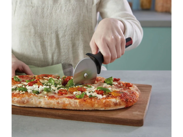 Noz do pizzy czerwony na zawieszce REFINEST RICHARDSON SHEFFIELD (2).png